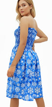 Cargar imagen en el visor de la galería, LA LEELA Women's Beach A line Slit Mini Dress Ruched Tube Top Evening Short Strapless Casual Christmas Tree Dress for Women L-XL R_Blue Snowflakes P07675